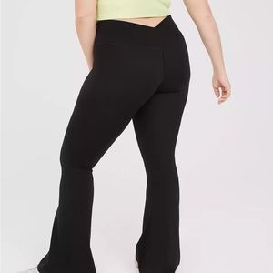 OFFLINE By Aerie Real Me Double Crossover Flare Legging Size Medium Black